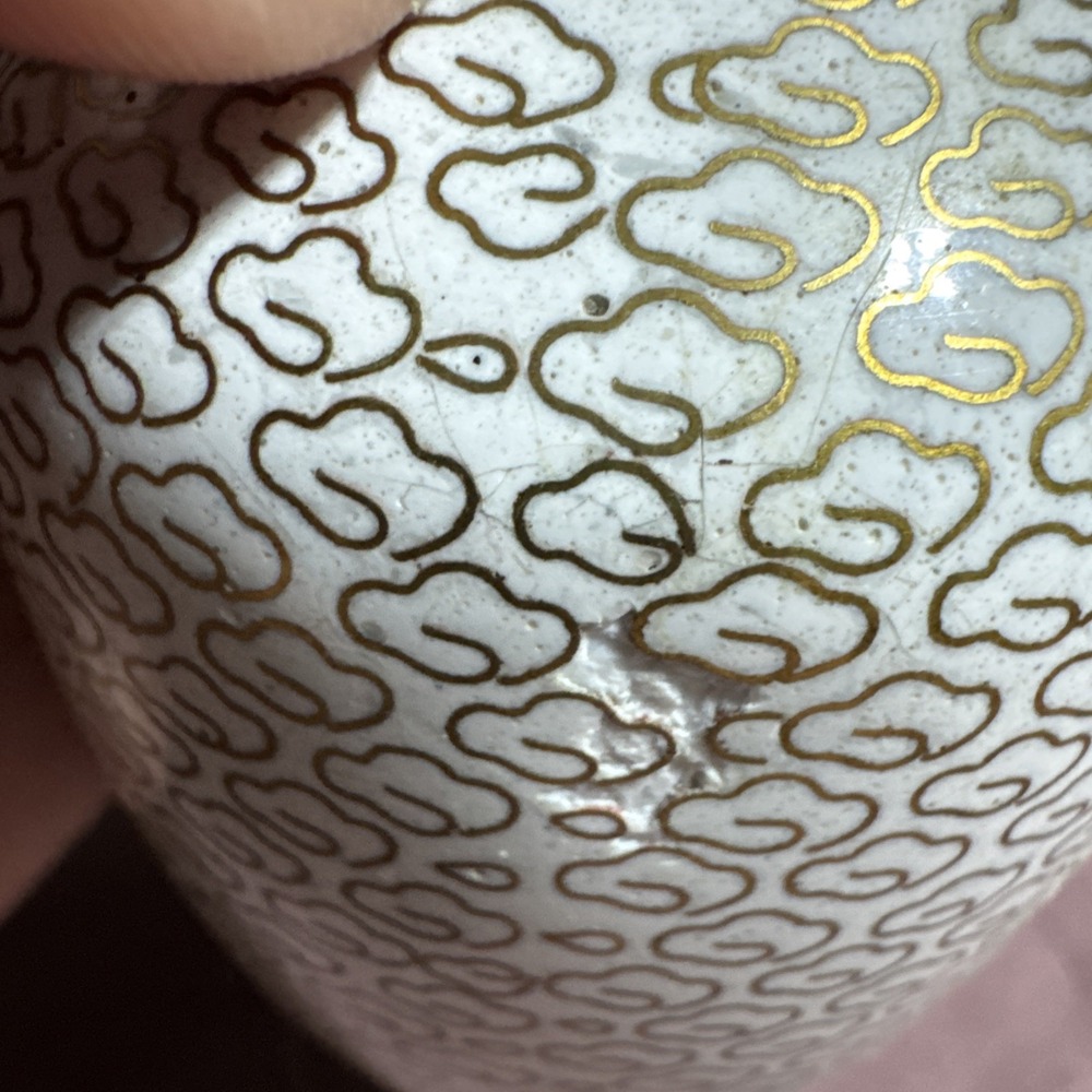 Bulb Vase Beautiful Flowers 5" tall. Small‎ Damage See Picture. - Picture 8 of 11